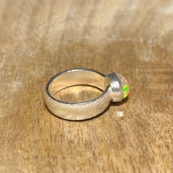 NWOT Natural Oval Shape Multi Fire Ethiopian Opal 925 Sterling Silver Ring - Picture 9 of 14